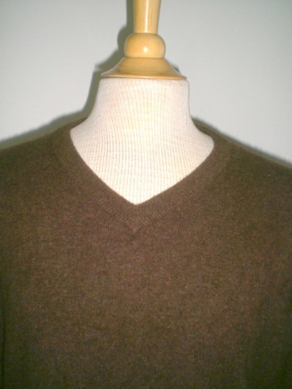 BANANA REPUBLIC brown CASHMERE v neck SWEATER L